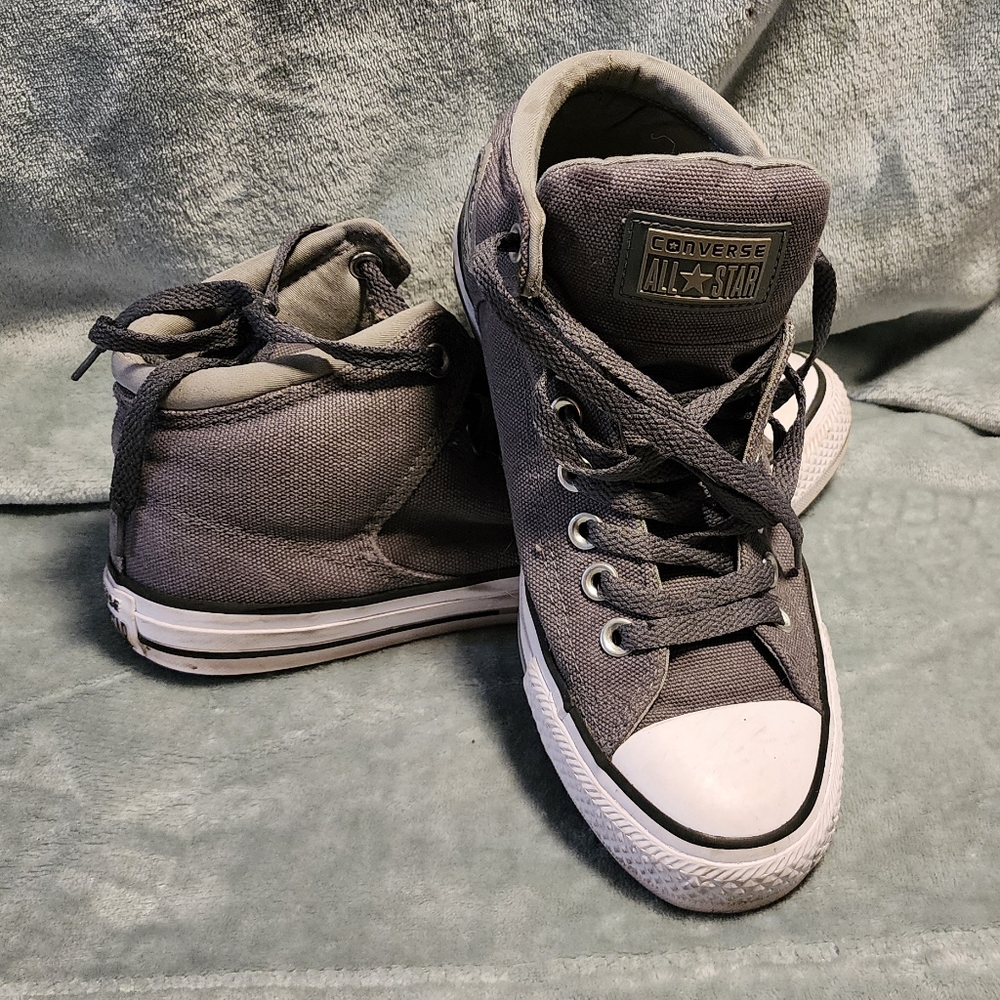 Converse Chuck Taylor All Star Foundation High Sneakers. Size:  Men 7 / Women 9